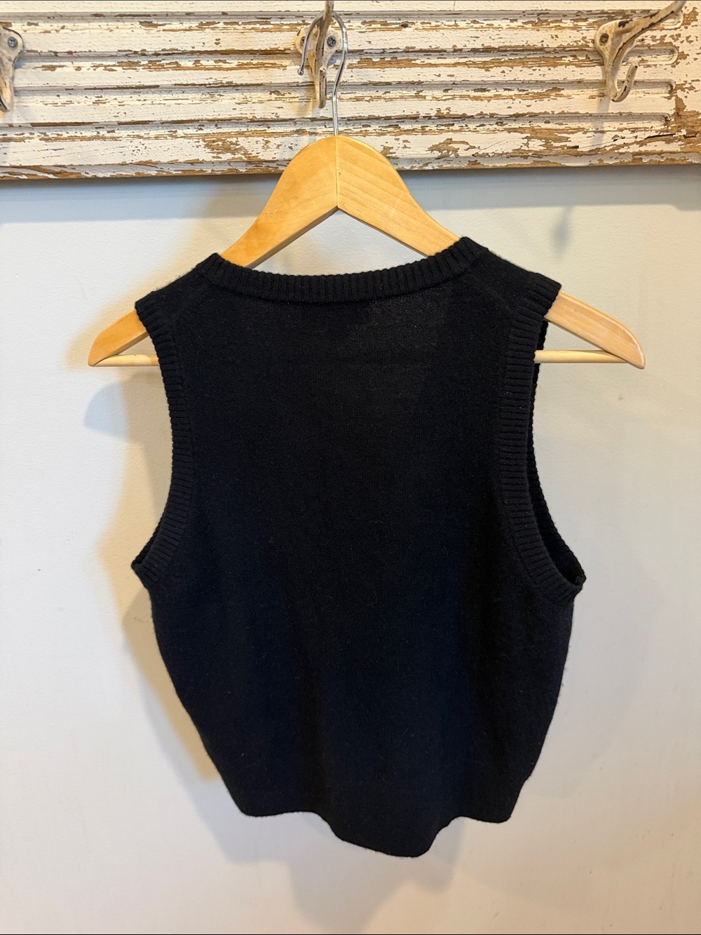 J.Crew Black V-Neck Cashmere Sleeveless Knit Vest Size Small - Picture 2 of 6
